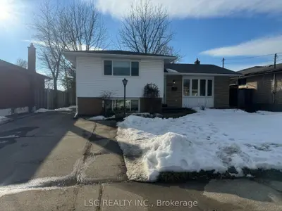 Detached in Niagara Falls