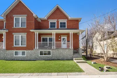 Semi-Detached in New Edinburgh - Lindenlea