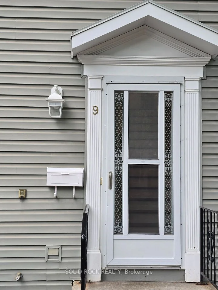 740 N Morin Street N 9, Overbrook - Castleheights and Area, ON K1K 3G9