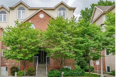 Condo Townhouse in Cyrville - Carson Grove - Pineview