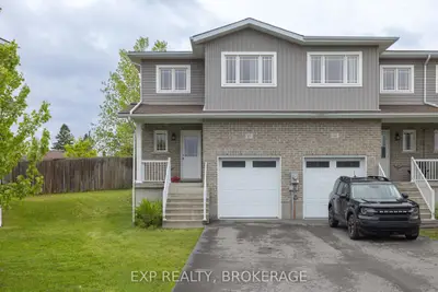 Att/Row/Townhouse in Loyalist