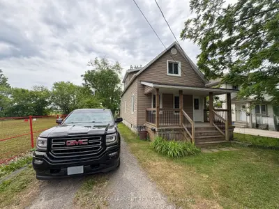 Detached in Pelham