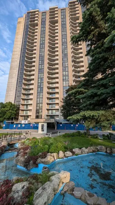 Condo Apartment in Woodroffe