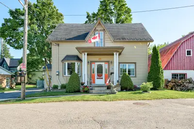 Detached in Perth East