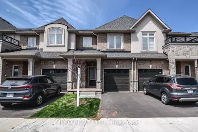 Condo Townhouse in Hamilton