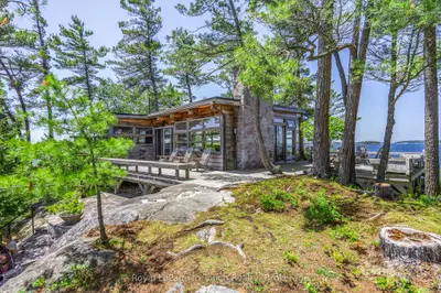 Detached in The Archipelago