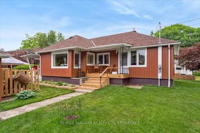 Detached in Port Colborne
