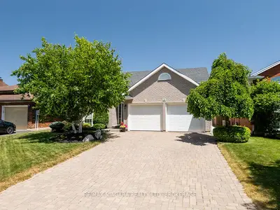 Detached in Port Colborne