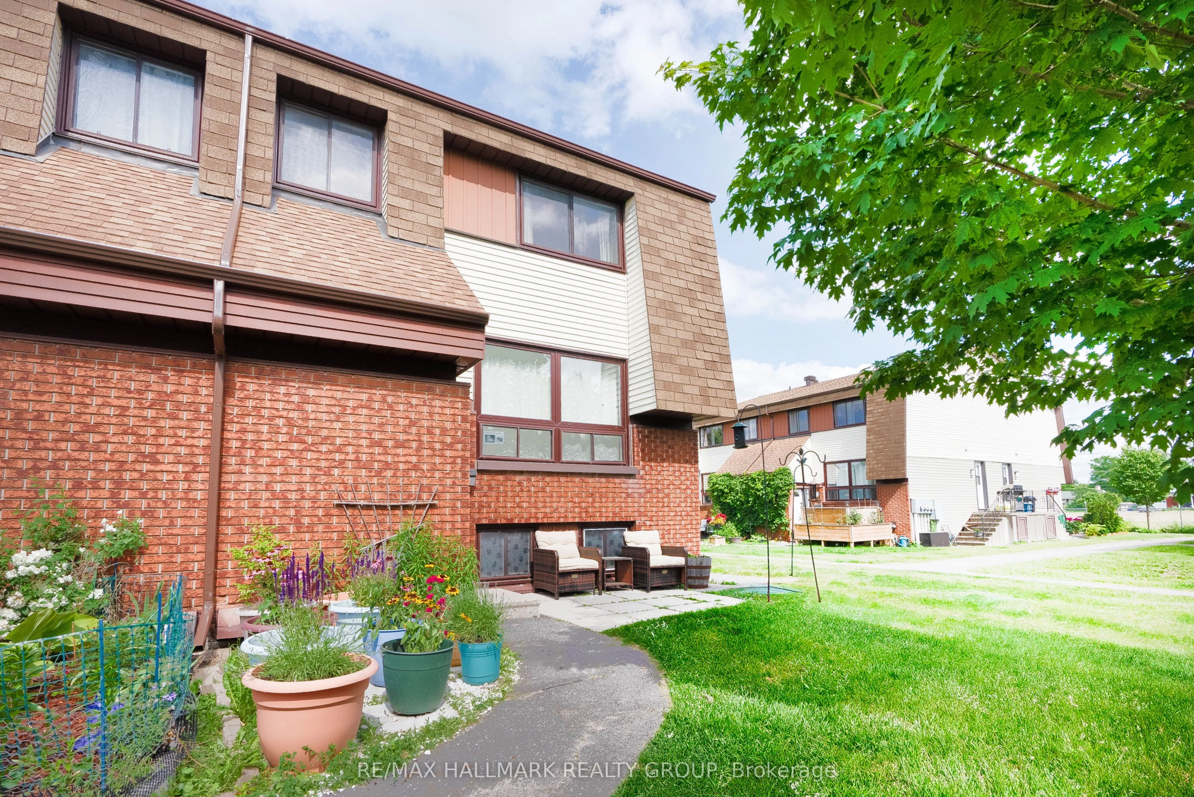 22 Woodvale Green D, South of Baseline to Knoxdale, ON K2G 4H2