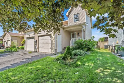 Att/Row/Townhouse in Kingston