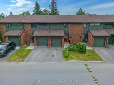Condo Townhouse in Kanata
