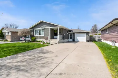 Detached in Niagara Falls
