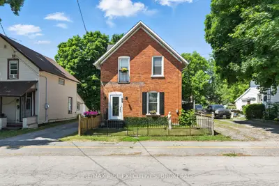 Detached in Deseronto