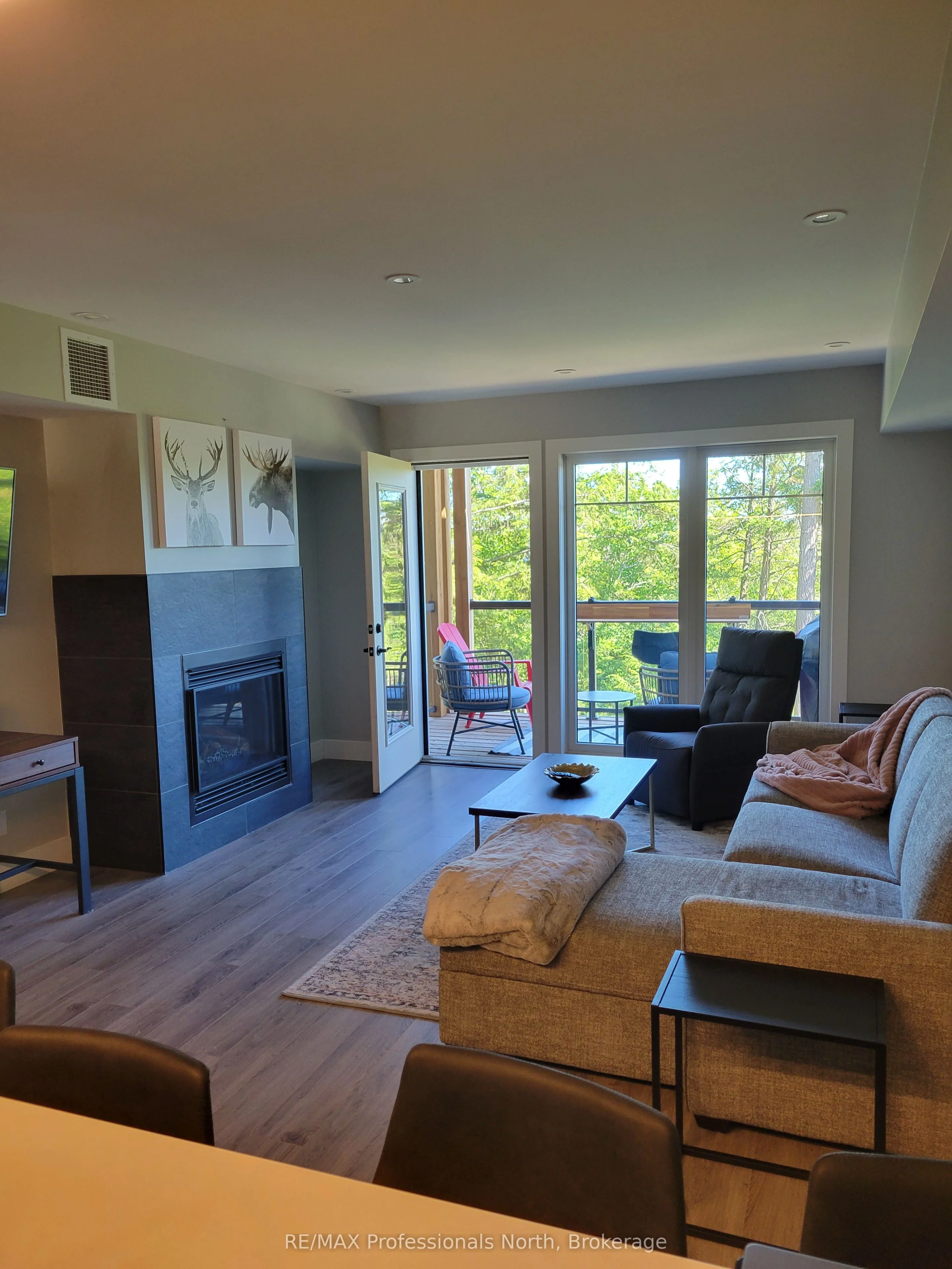 3 Tree Tops Lane 202, Huntsville, On P1h 0b8