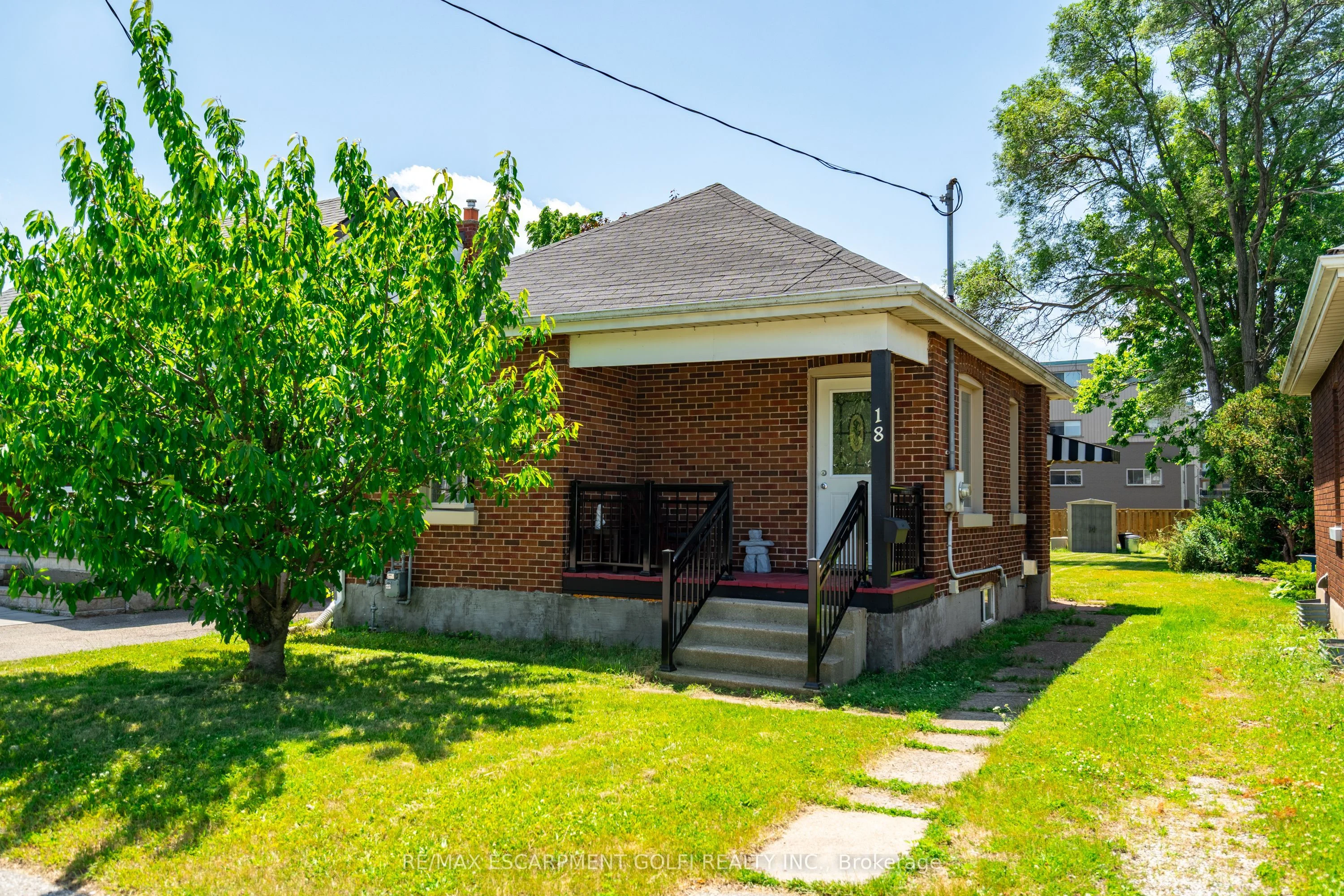 18 Eastbourne Street, Brantford, ON N3R 2A4