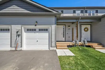 Att/Row/Townhouse in Gravenhurst
