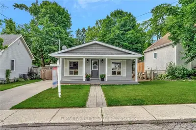 Detached in Woodstock