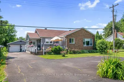 Detached in South Dundas