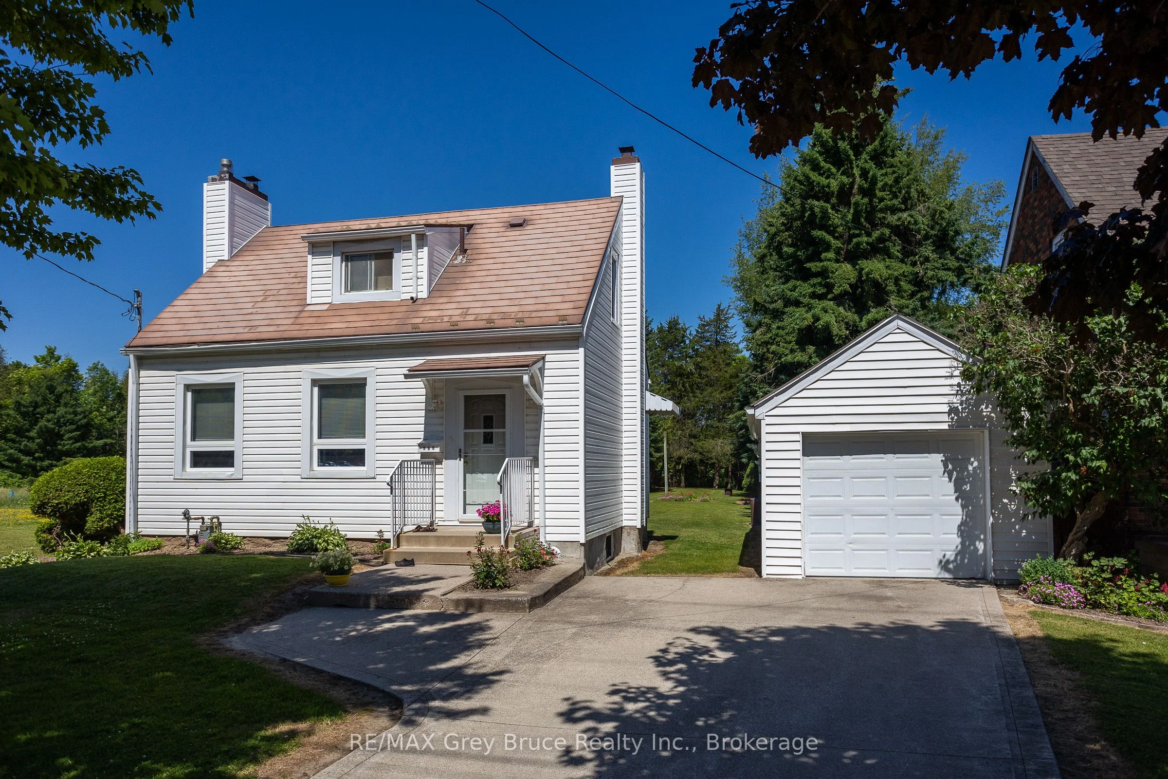 960 10th Street W, Georgian Bluffs, ON N4K 5R9