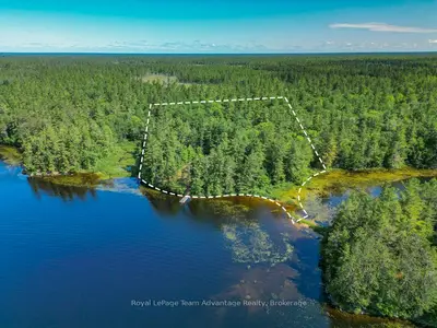 Detached in Parry Sound Remote Area