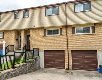 Condo Townhouse in Hamilton