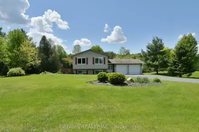 Detached in Lanark Highlands