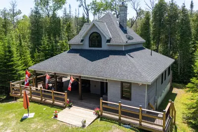 Detached in Northern Bruce Peninsula