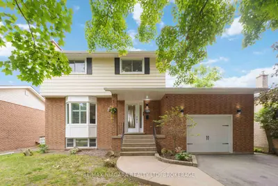 Detached in Port Colborne