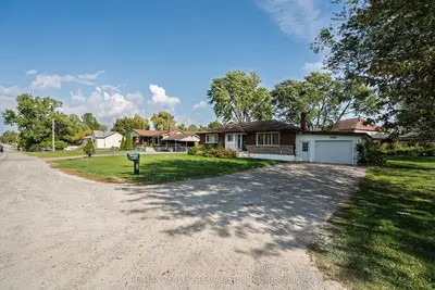 Detached in Niagara Falls