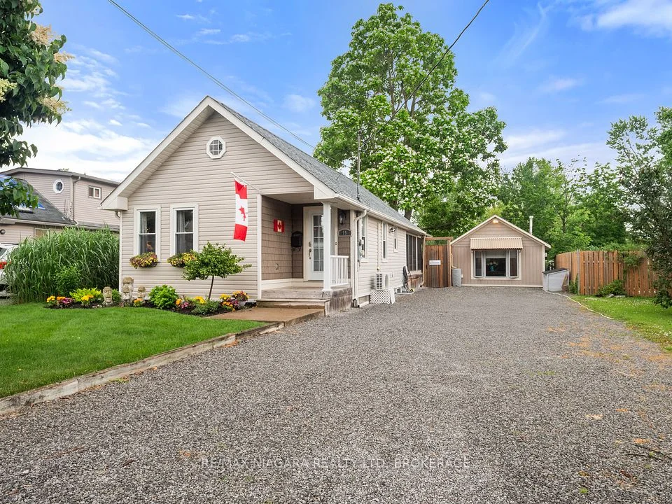 15 Adelaide Street, Fort Erie, ON L2A 5K5