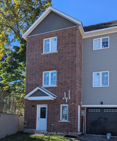 Att/Row/Townhouse in Welland