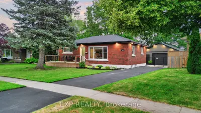 Detached in Niagara Falls