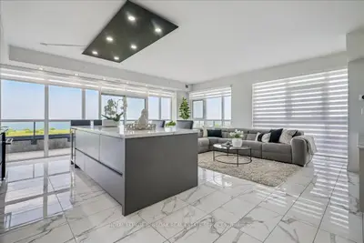 Condo Apartment in Grimsby