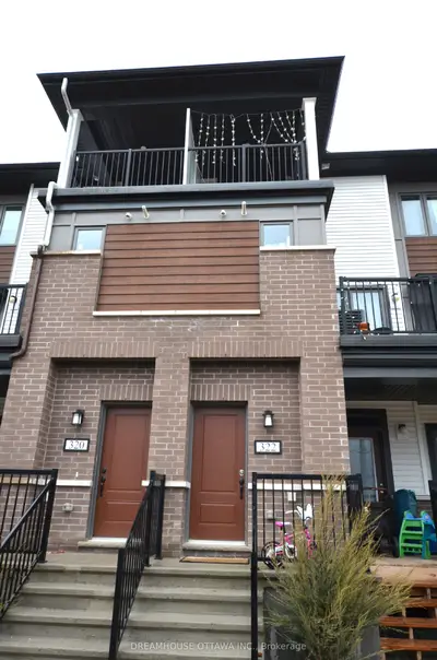 Condo Townhouse in Kanata
