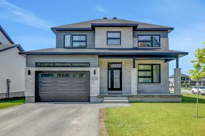 Detached in Russell