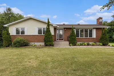 Detached in McNab/Braeside