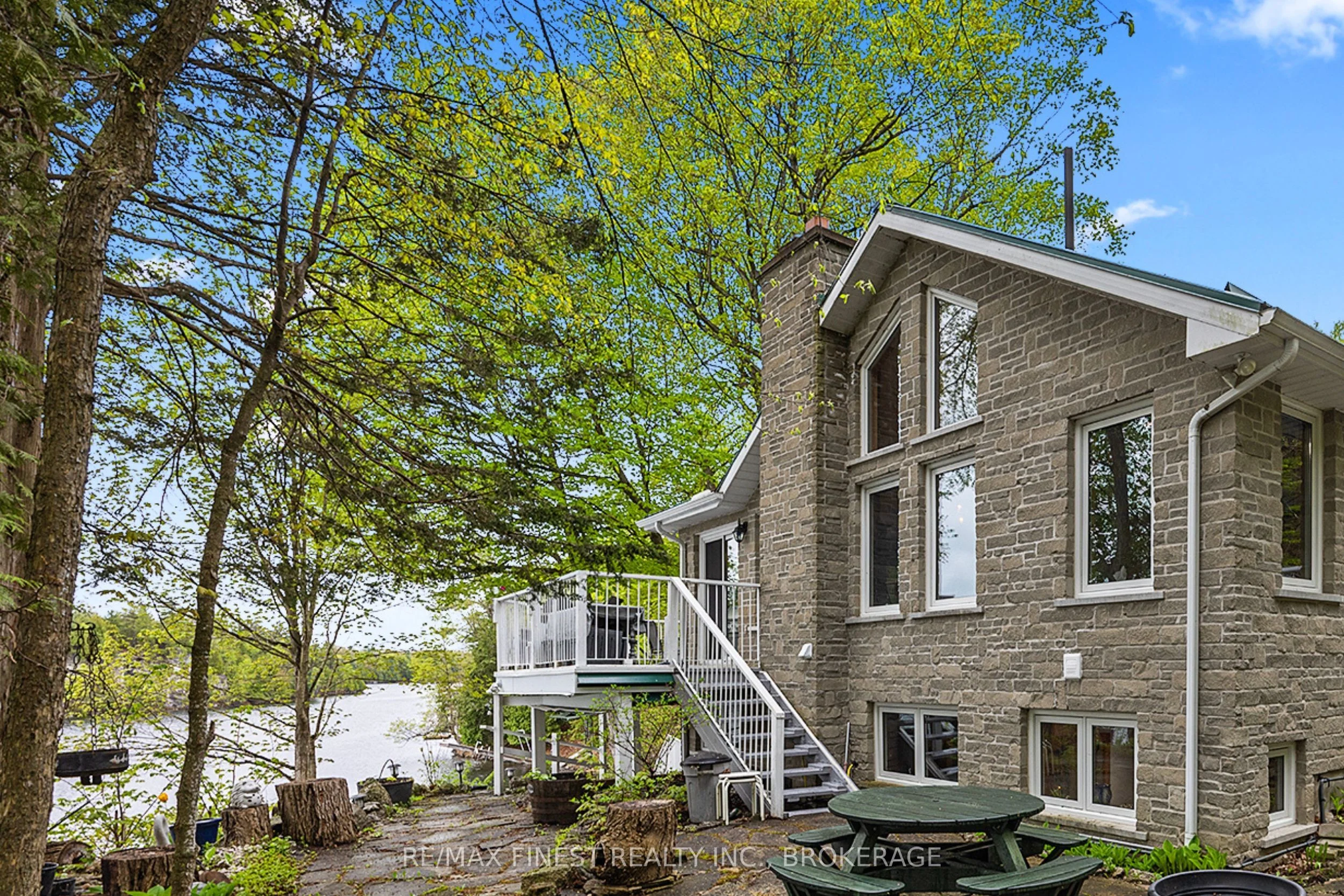 Detached in Frontenac