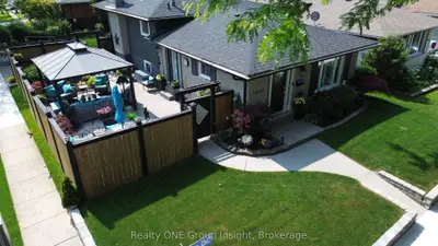Detached in Niagara Falls