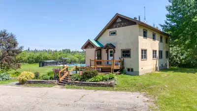 Detached in Montague