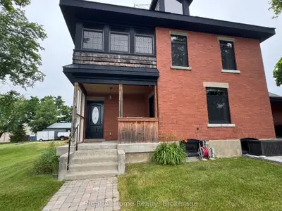 Upper Level in Erin