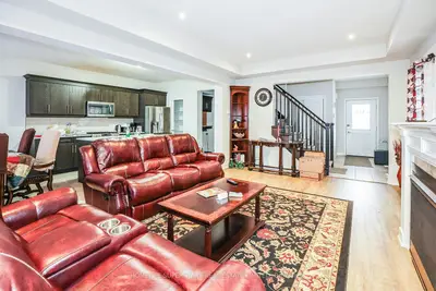 Detached in Niagara Falls