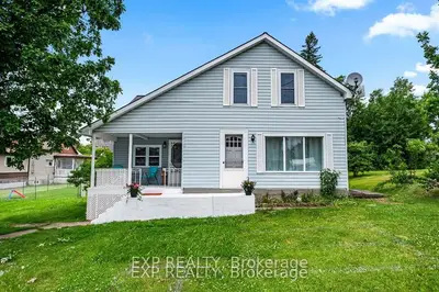 Detached in Parry Sound Remote Area