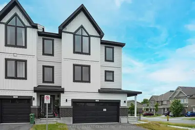 Att/Row/Townhouse in Stittsville - Munster - Richmond