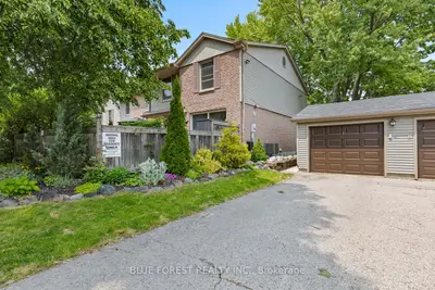 Semi-Detached Condo in London South