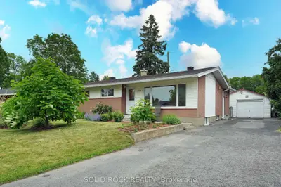 Detached in Parkway Park - Queensway Terrace S and Area