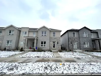 Condo Townhouse in Welland