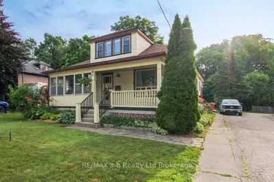 Detached in Woodstock