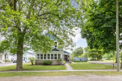 Detached in Port Colborne