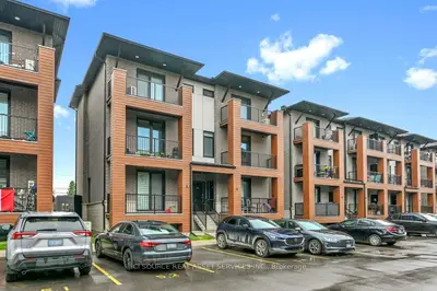 Att/Row/Townhouse in Stittsville - Munster - Richmond