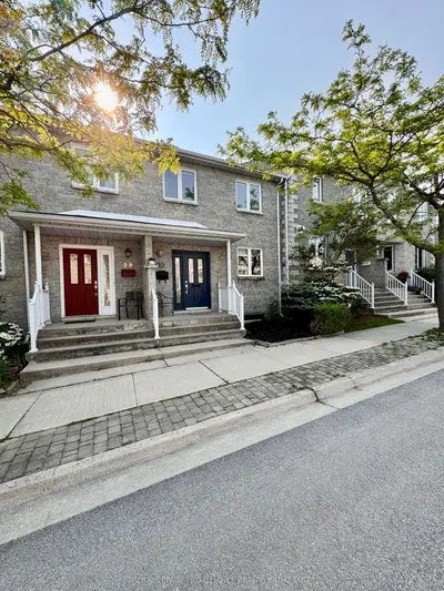 Att/Row/Townhouse in Kingston